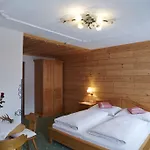 Weissenbach 3*
